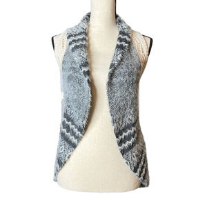 Max Studio Girls Open Vest Crochet w/Fuzzy Gray Sweater Trim Girls M Size 10-12